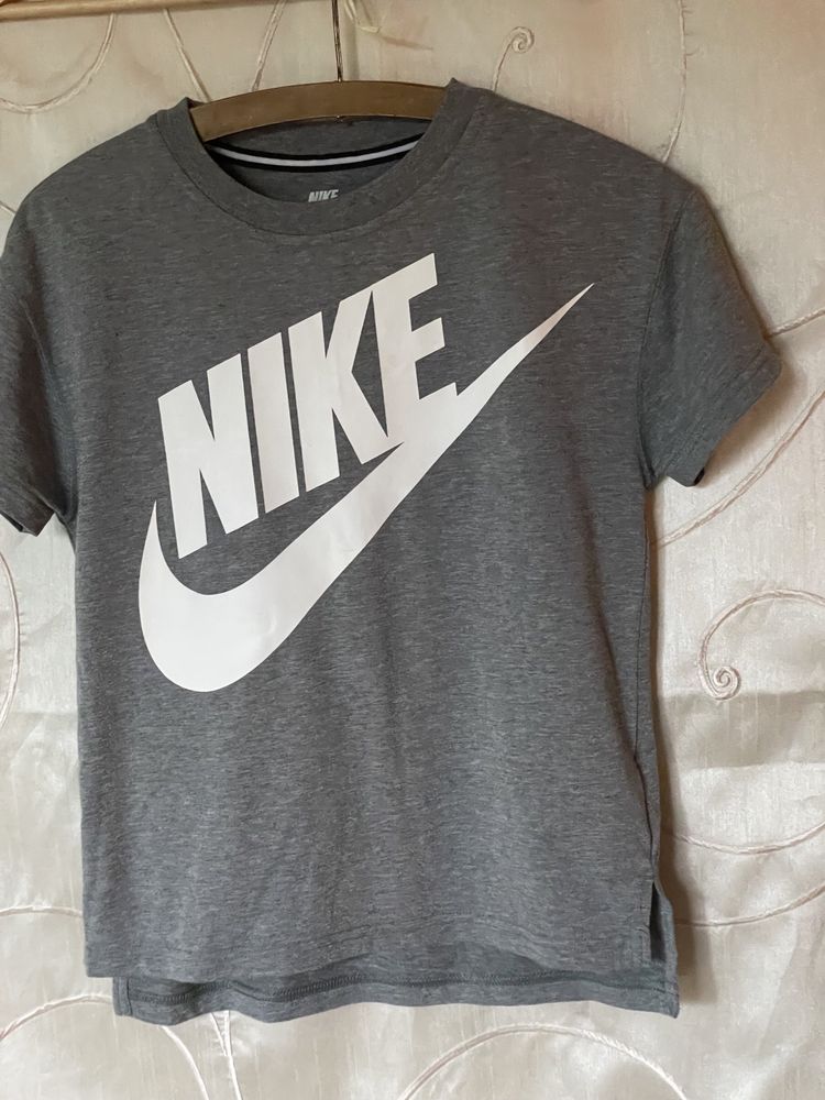 Bluzeczka Nike r S/M (10-12 lat)