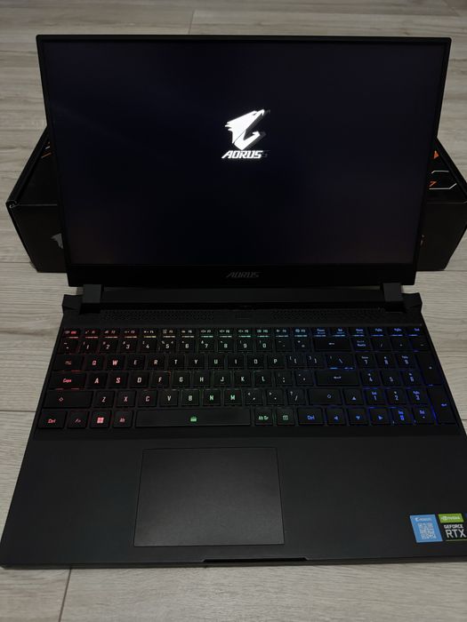 Laptop Gigabyte AORUS 5 i7-12700H/16GB/1TB/RTX3070/240Hz