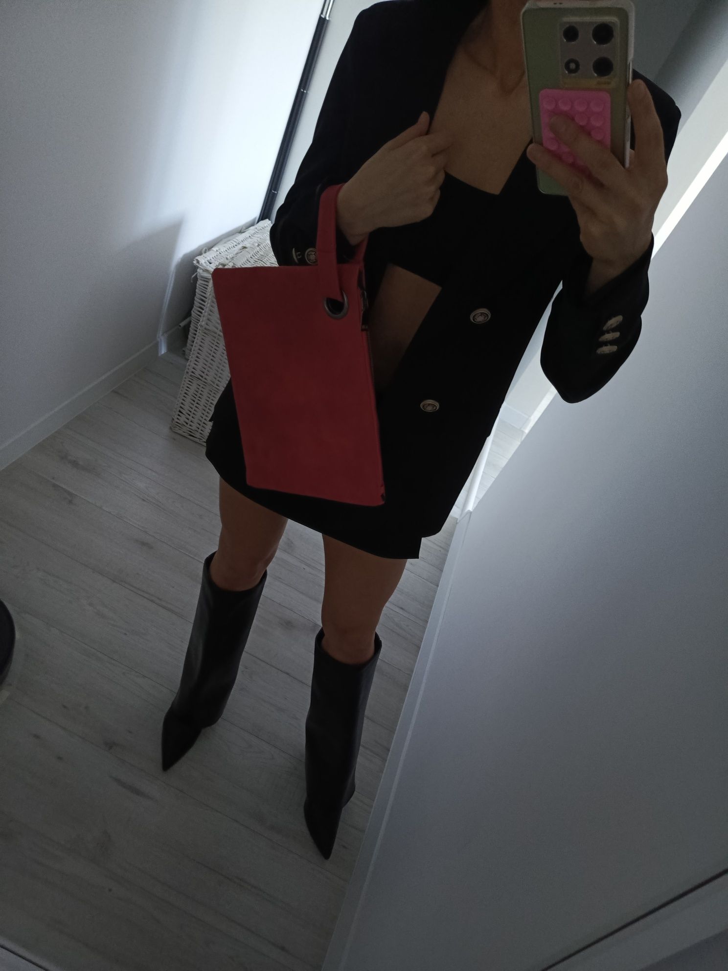 Czerwona torebka typu clutch do ręki elegancka kopertówka