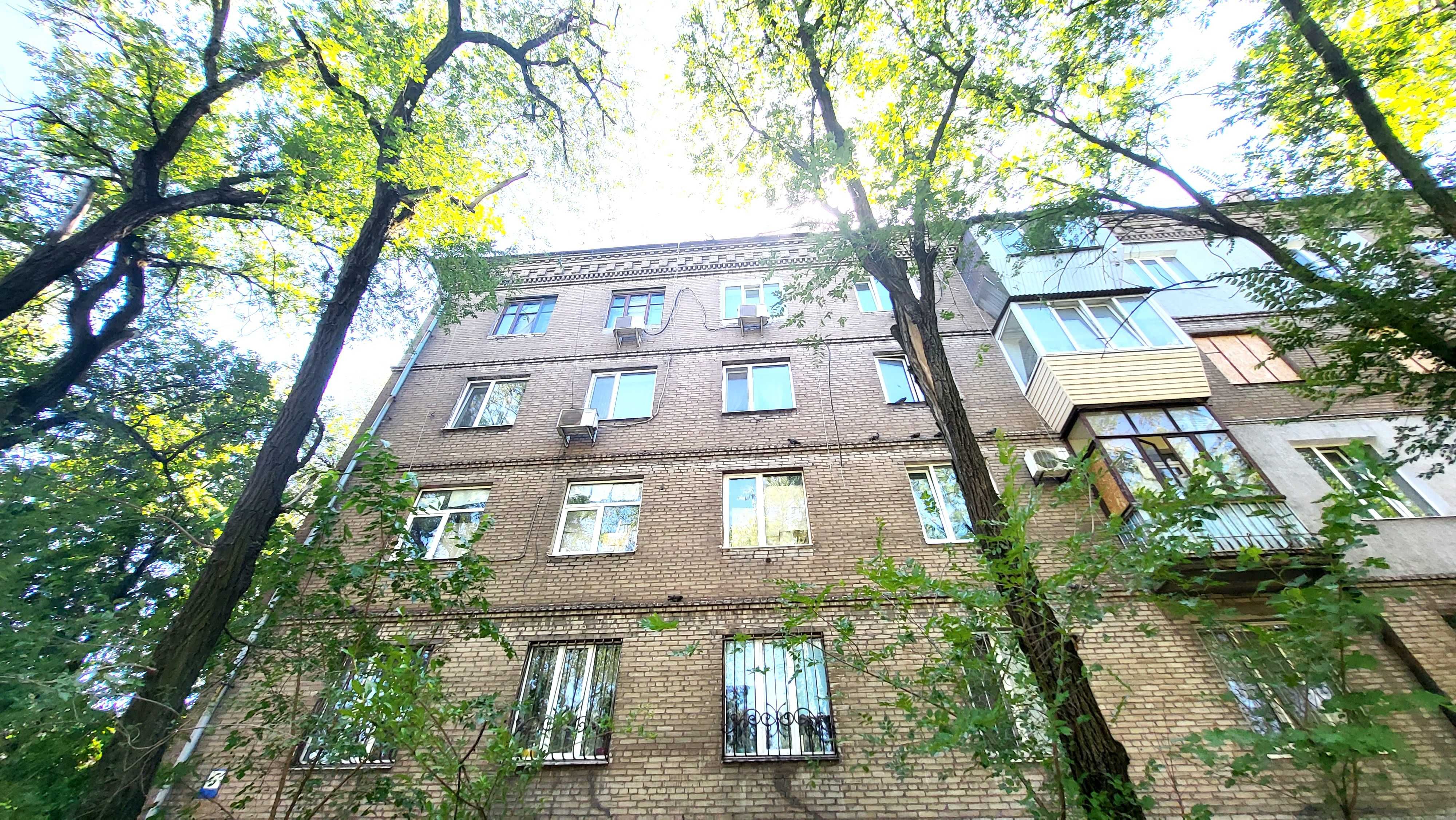 Продаж 4-х к. кв. вул. Незалежної України буд. 86  3-й поверх будинка.