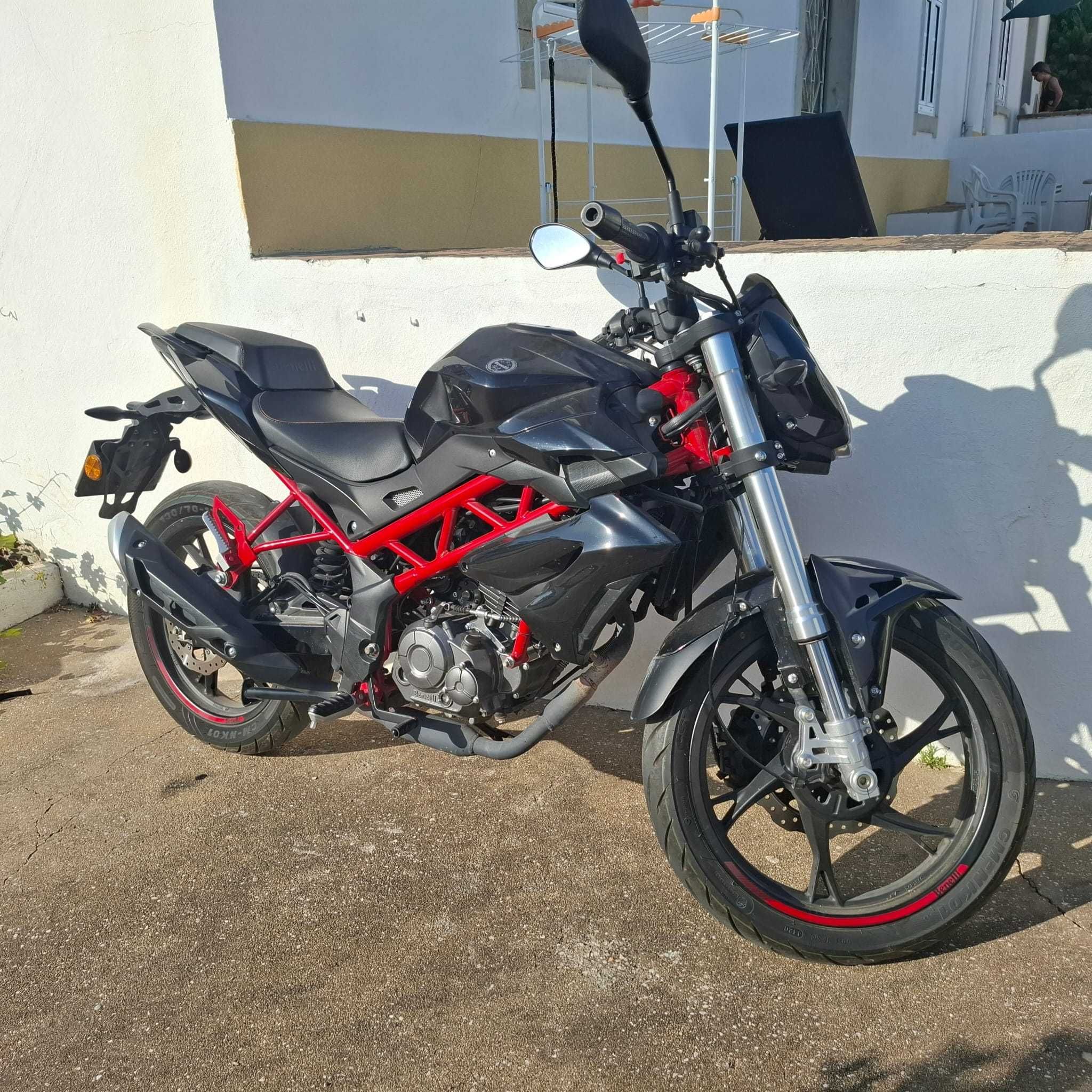 Moto Benelli BN125