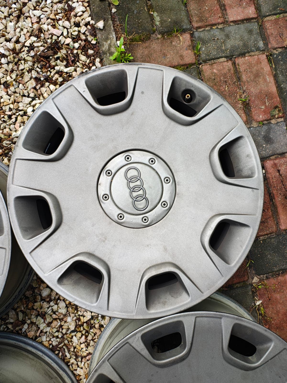 Felgi aluminiowe Audi 17 cali  7.5J Et40
Felgi proste, nie spa