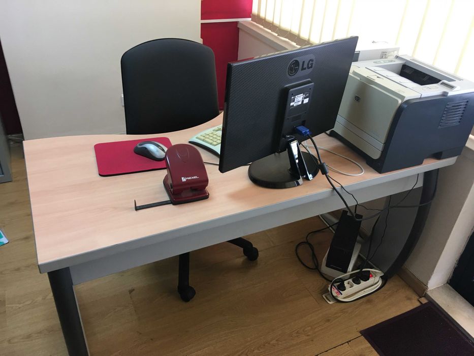 Escritório completo com 3 postos trabalho