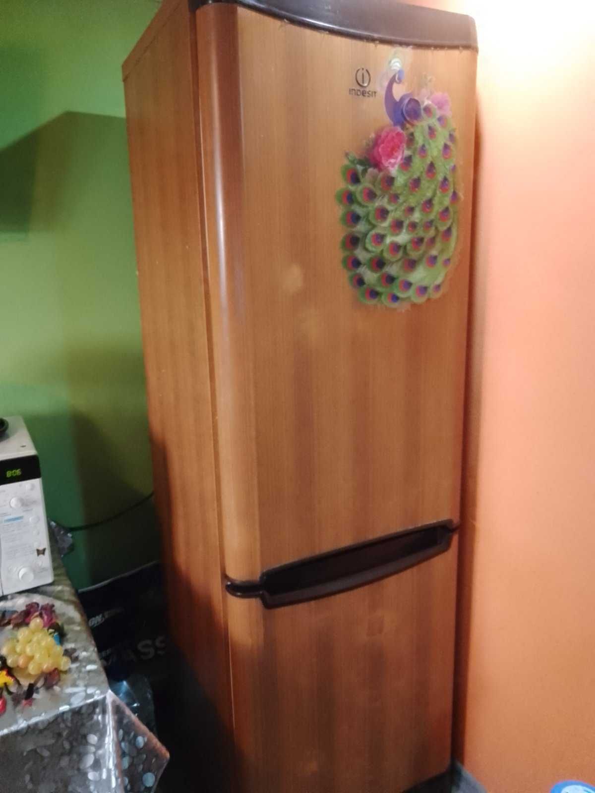 Холодильник "Indesit"