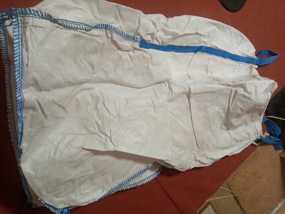 Продам бигбеги на 1000кг.