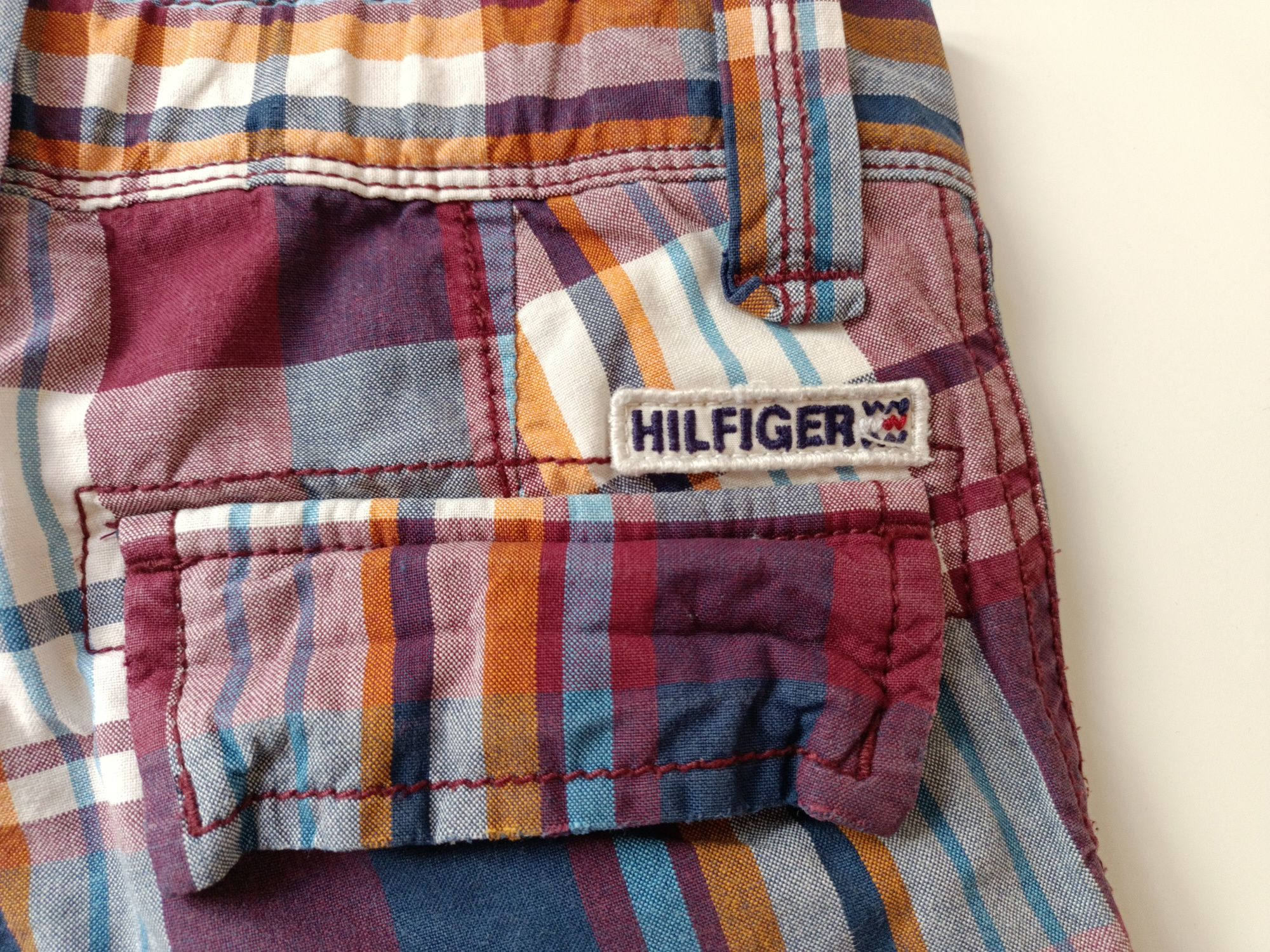 Tommy Hilfiger świetne spodenki na lato , rozmiar 110