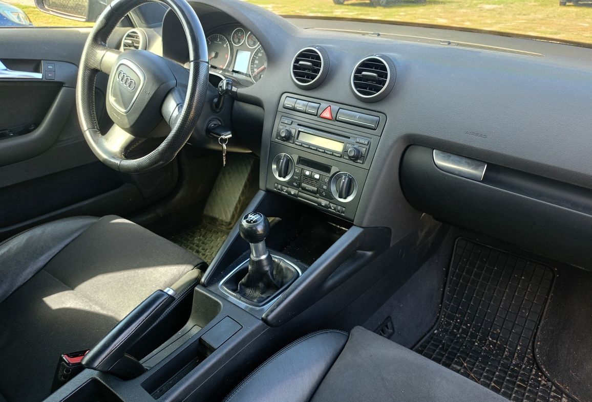 Audi A3 8P 2.0 TDI S-LINE !
