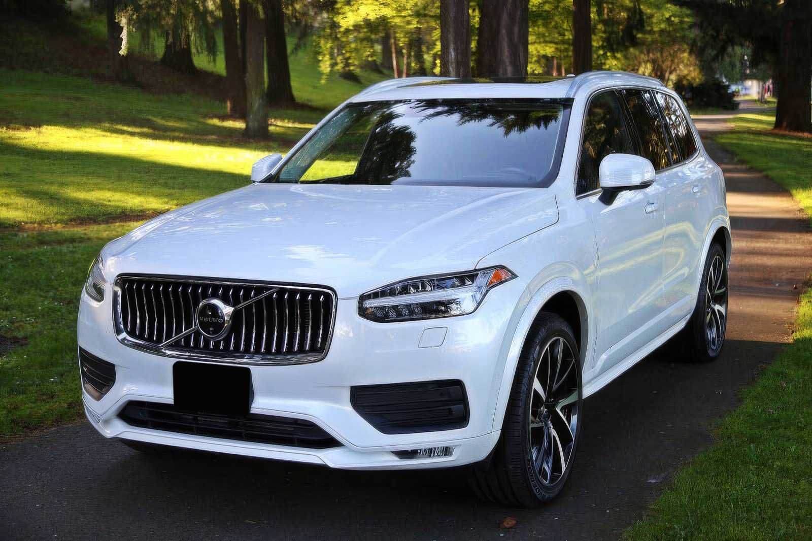 2021 Volvo XC90 T6 Momentum 7-Passenger