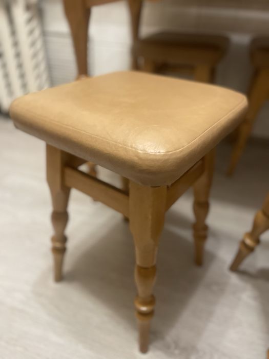 Продам комплект (стіл + 4 стула)