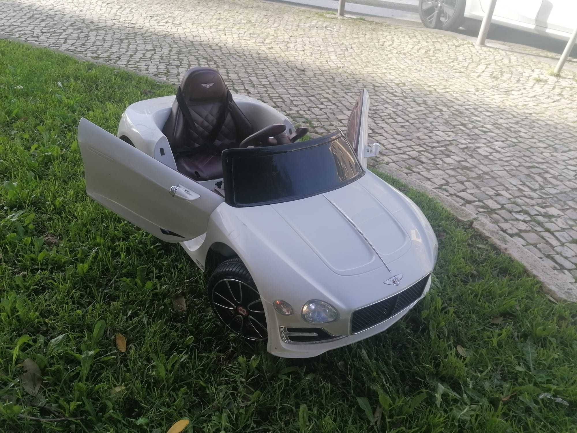 Carro Bentley a bateria