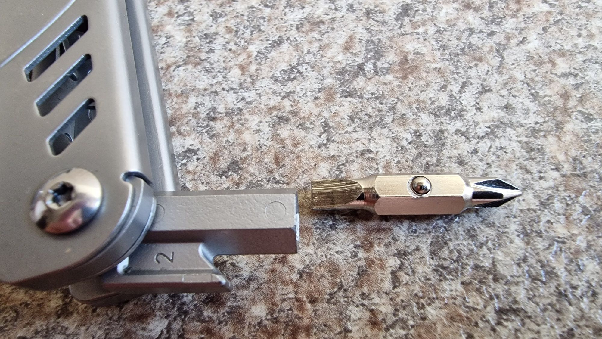 Multitool jak Leatherman Wave