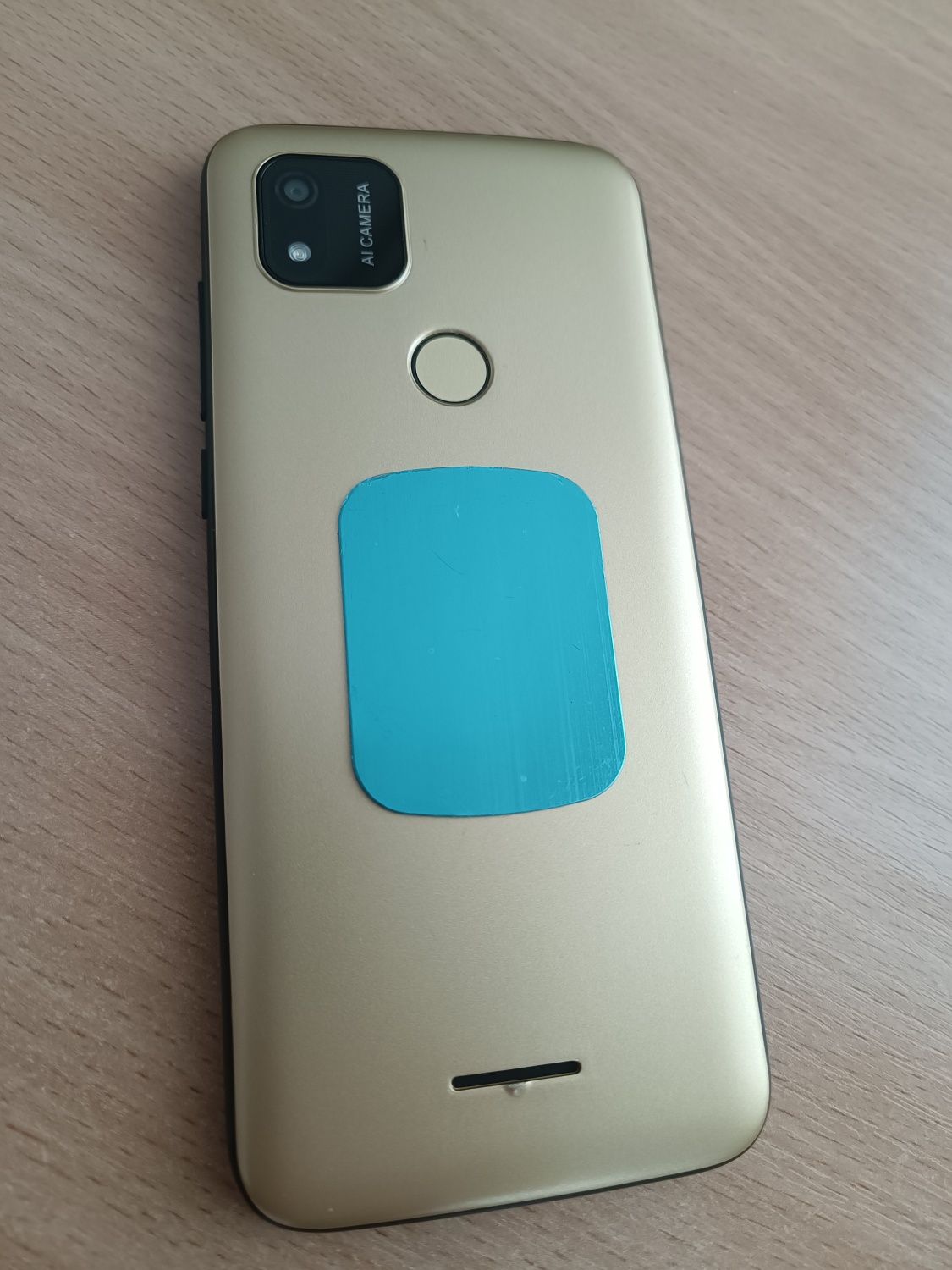 Смартфон SENSE TW-102 залочений під американського оператора