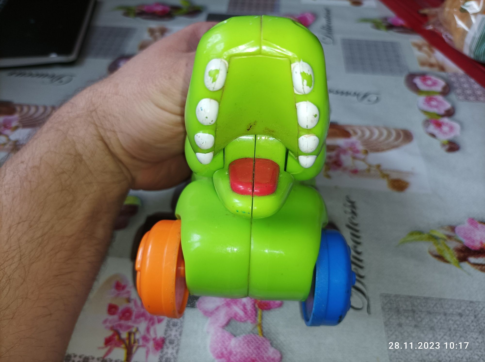 Zabawka jeżdżąca krokodyl Fisher Price