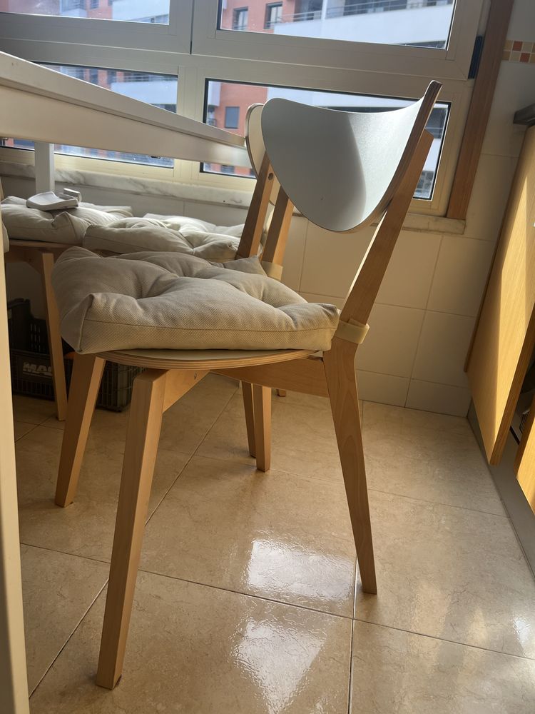 Mesa + 4 cadeiras