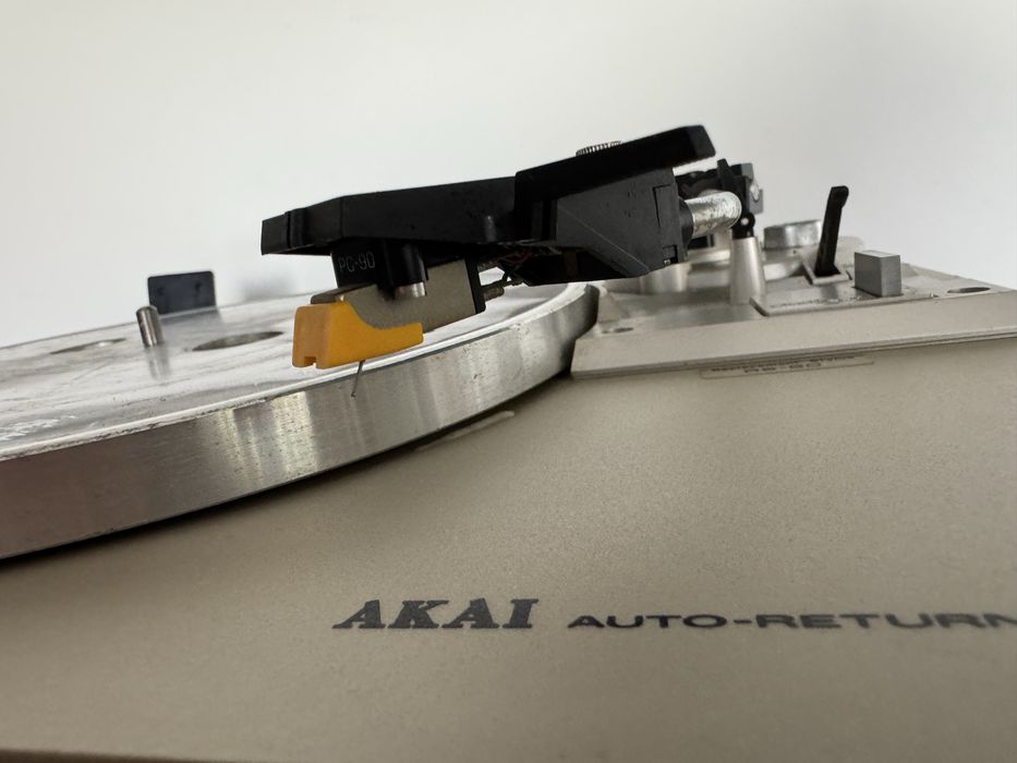 Gramofon Akai AP-b20