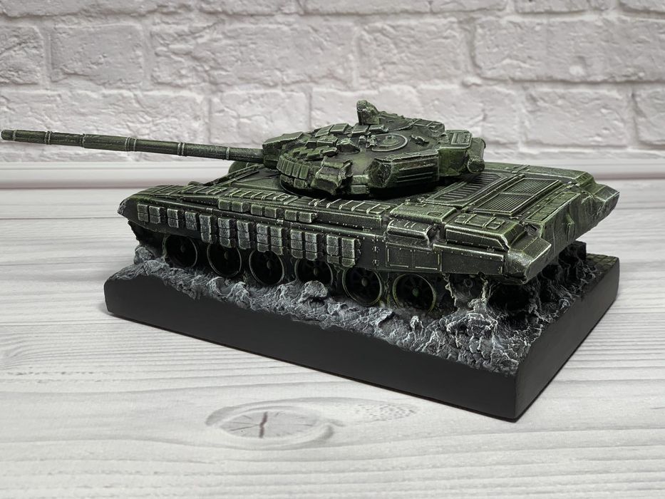 Гіпсовий сувенір танк Т-72Б