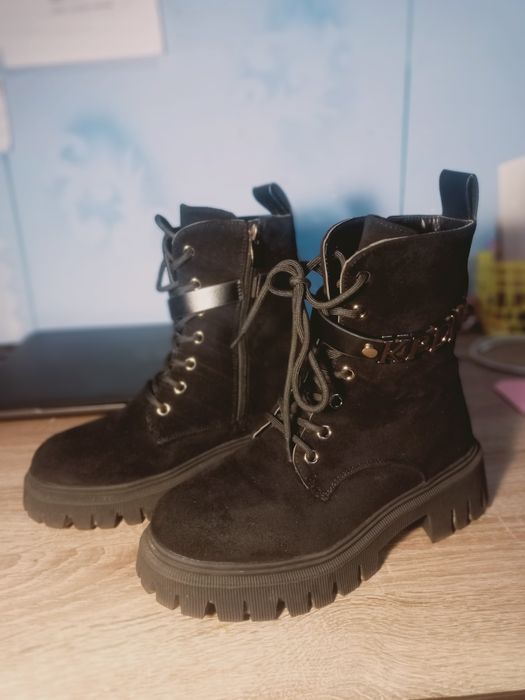 Продам замшевые сапоги