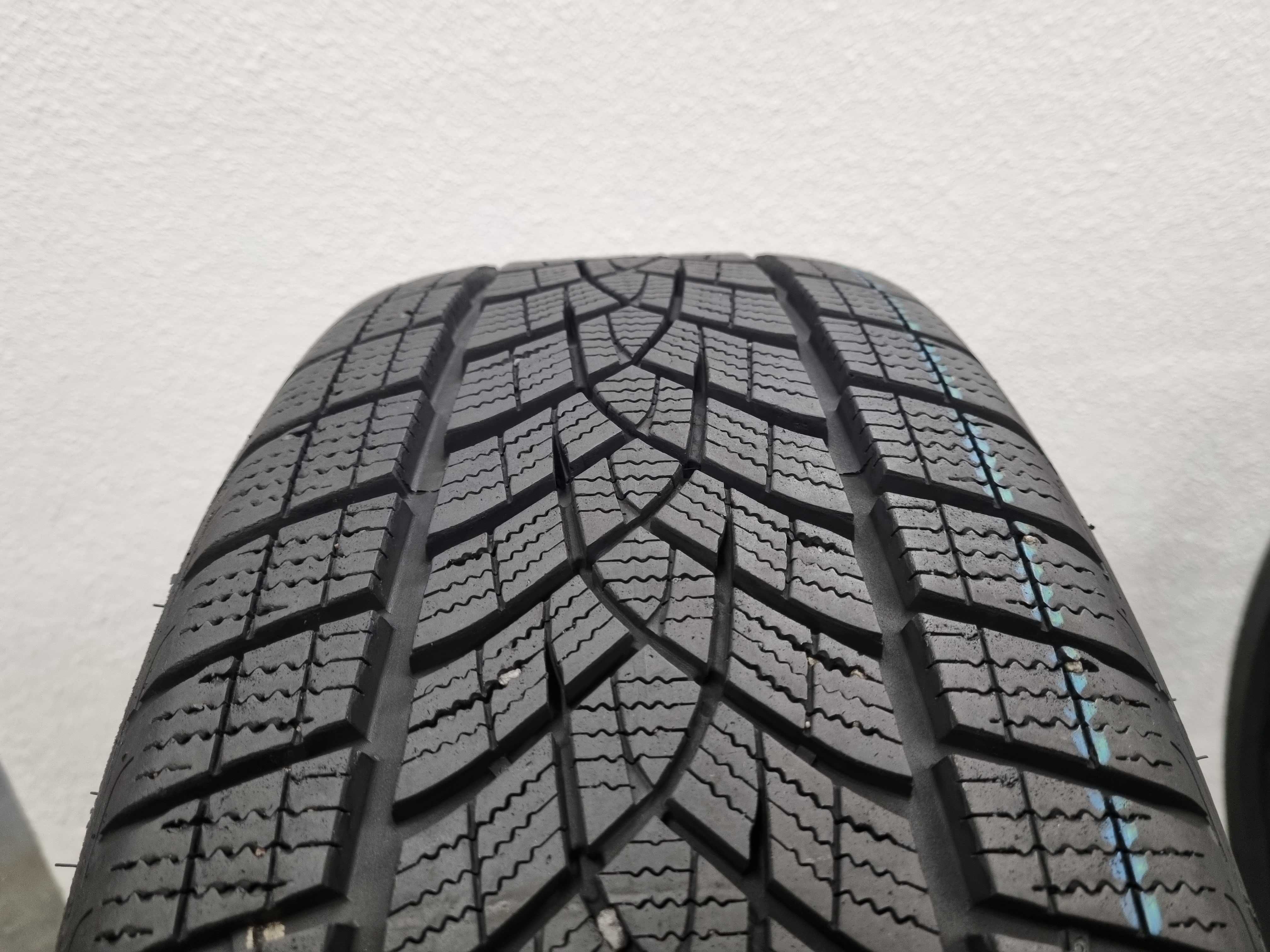 215/55/18 95T Goodyear Ultra Grip Preformance Gen-1 Dot.4022R