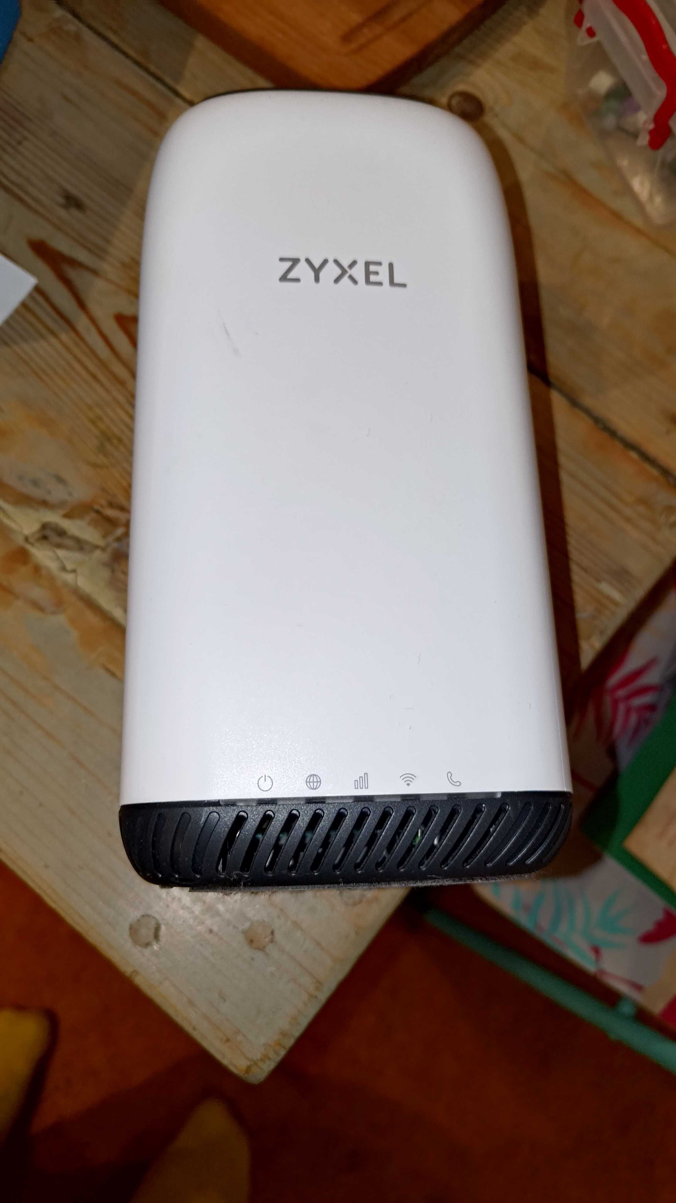 Router Zyxel NR5101 - modem 5G/ router