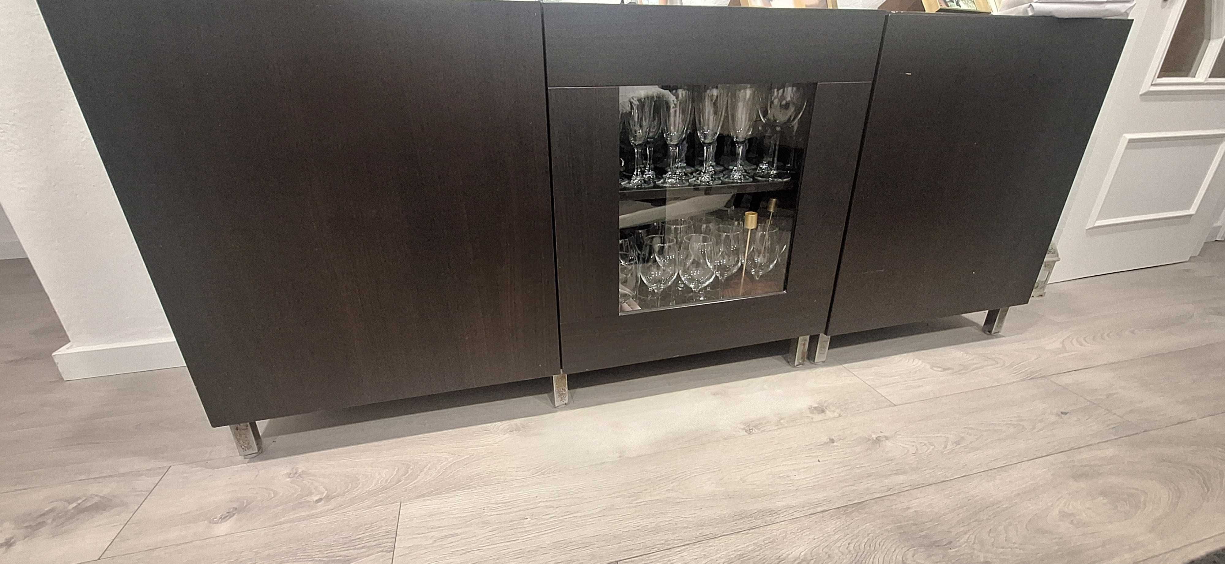 Aparador Ikea preto com vidro