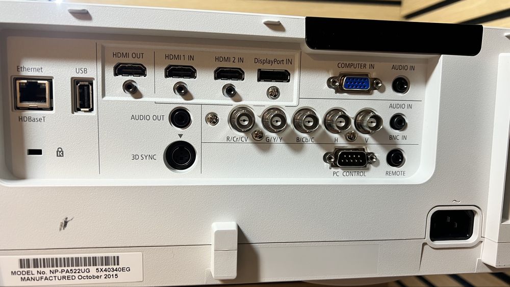 Продам Проектор NEC PA522U