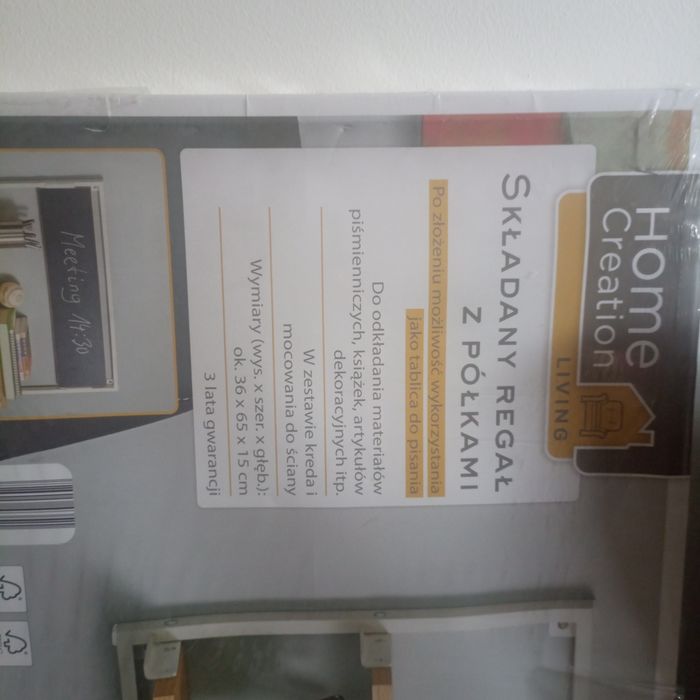 Nowy regał z półkami