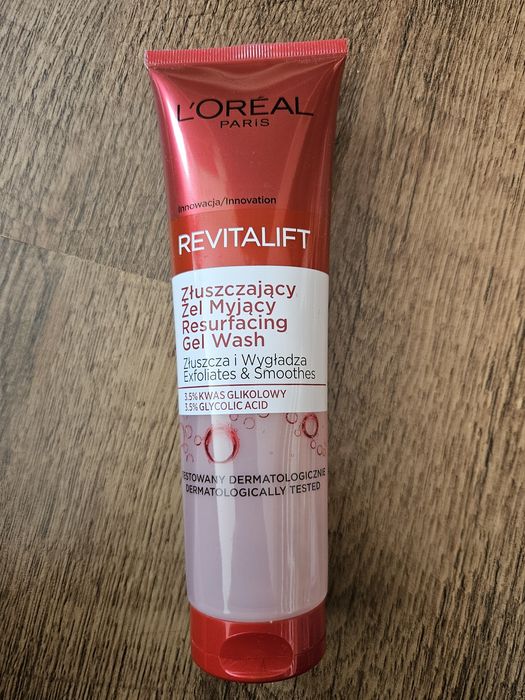 Loreal revitalift złuszczający żel myjący