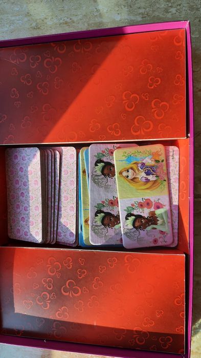 Puzzle, gra, opowieści, notatki nastolatki