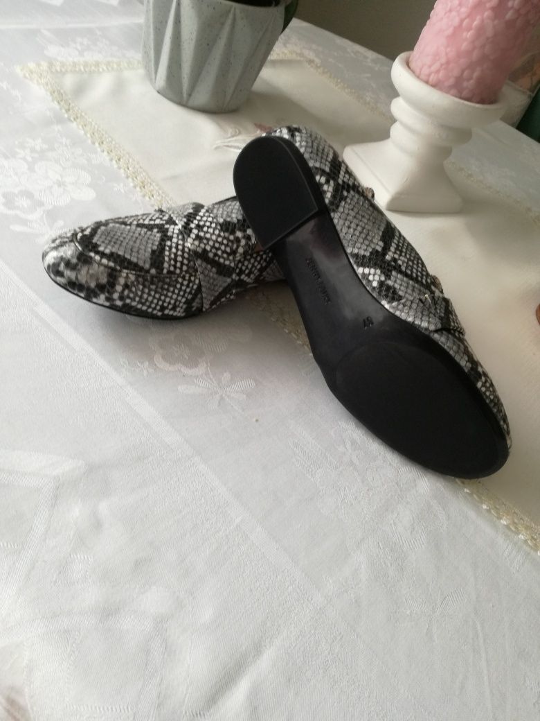 Nowe mokasyny CCC r.37 lordsy wężowe