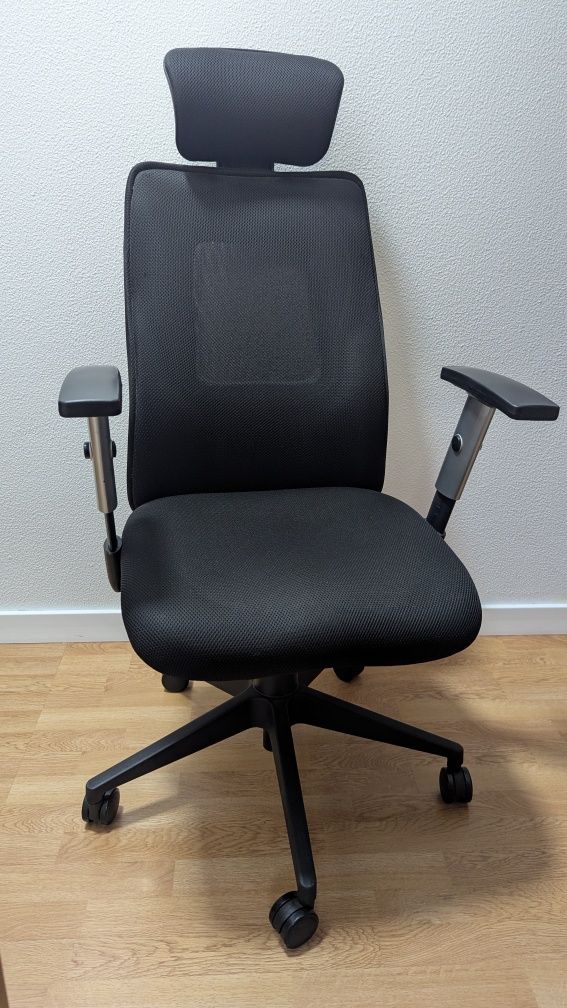 Cadeira de escritório ergonómica com espaldar alto - tecido