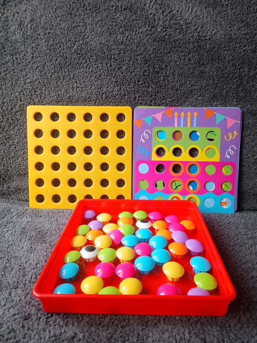 Gra edukacyjna Guziki, plansze, pinezki, układanka