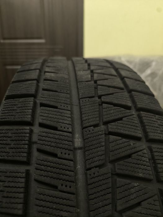 Диски Lexus з майже новою зимовою резиною Bridgestone 215/55 R17