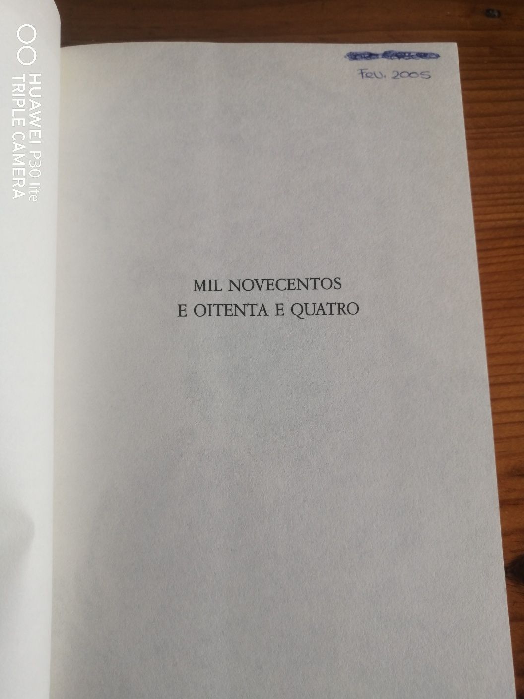 Livro "Mil novecentos e oitenta e quatro" de George Orwell