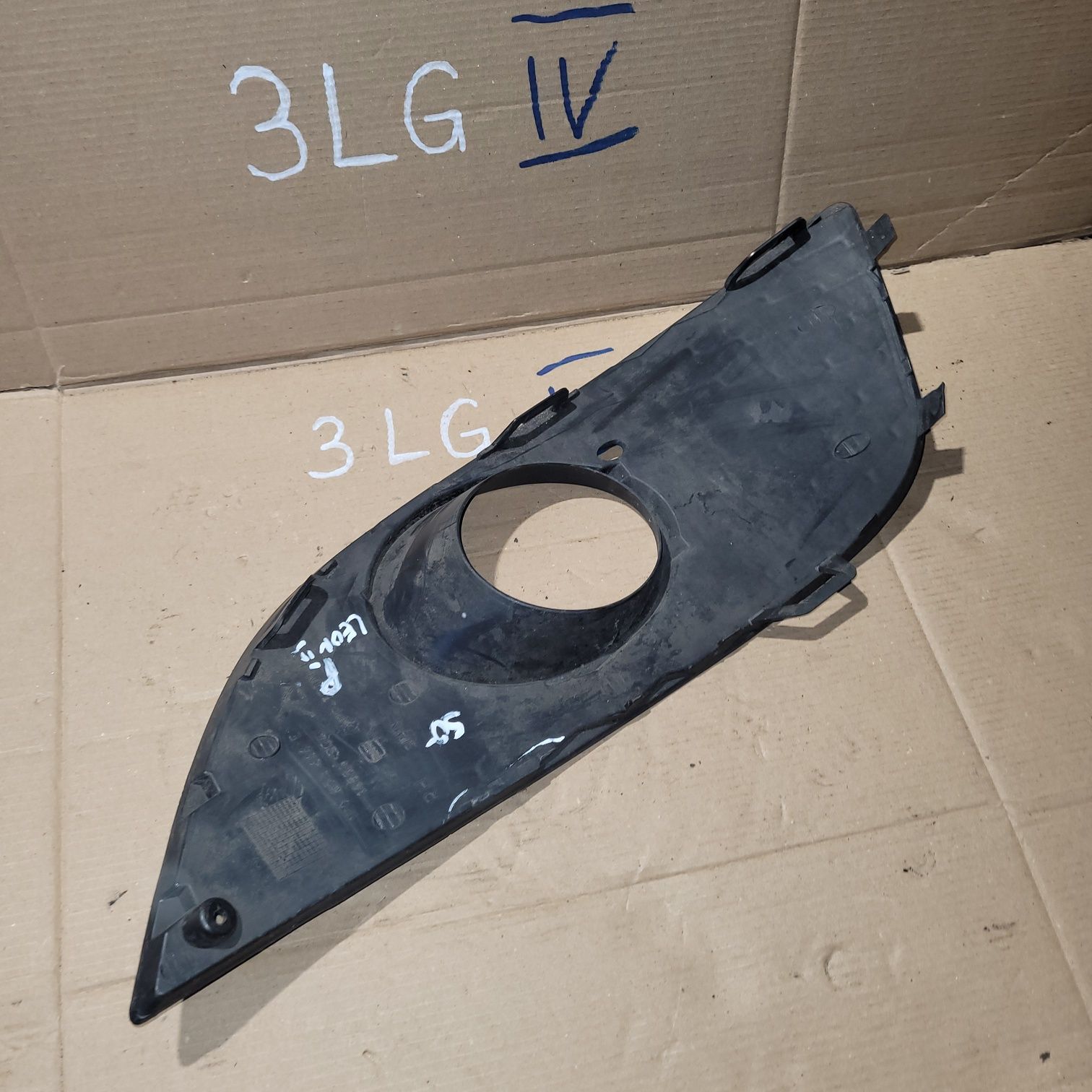 Kratka halogenu zderzaka przód prawy seat Leon II 2009r