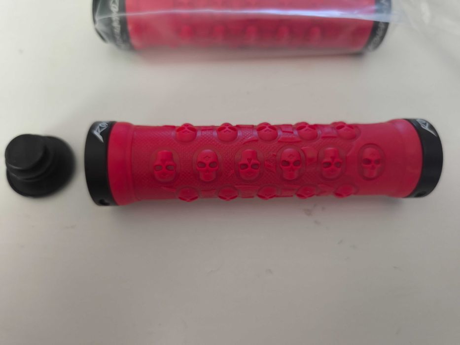 Gripy,uchwyty,rączki RONGDEXIN-RED-S,L+P,132/22,guma,2xALU,rower,hulaj