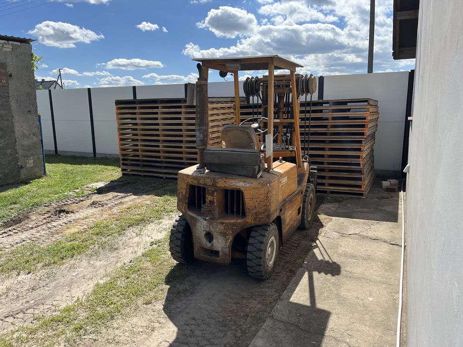 Widlak clark 2,5T,automat,widły obracane-rozsuwane,perkins 4cyl.