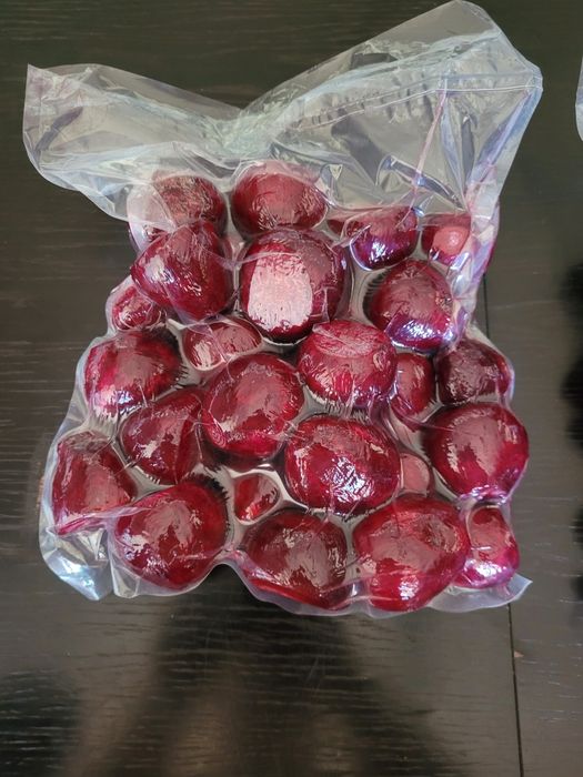 Ziemniaki obrane   wiaderkach zalane woda oraz inne warzywa obrane