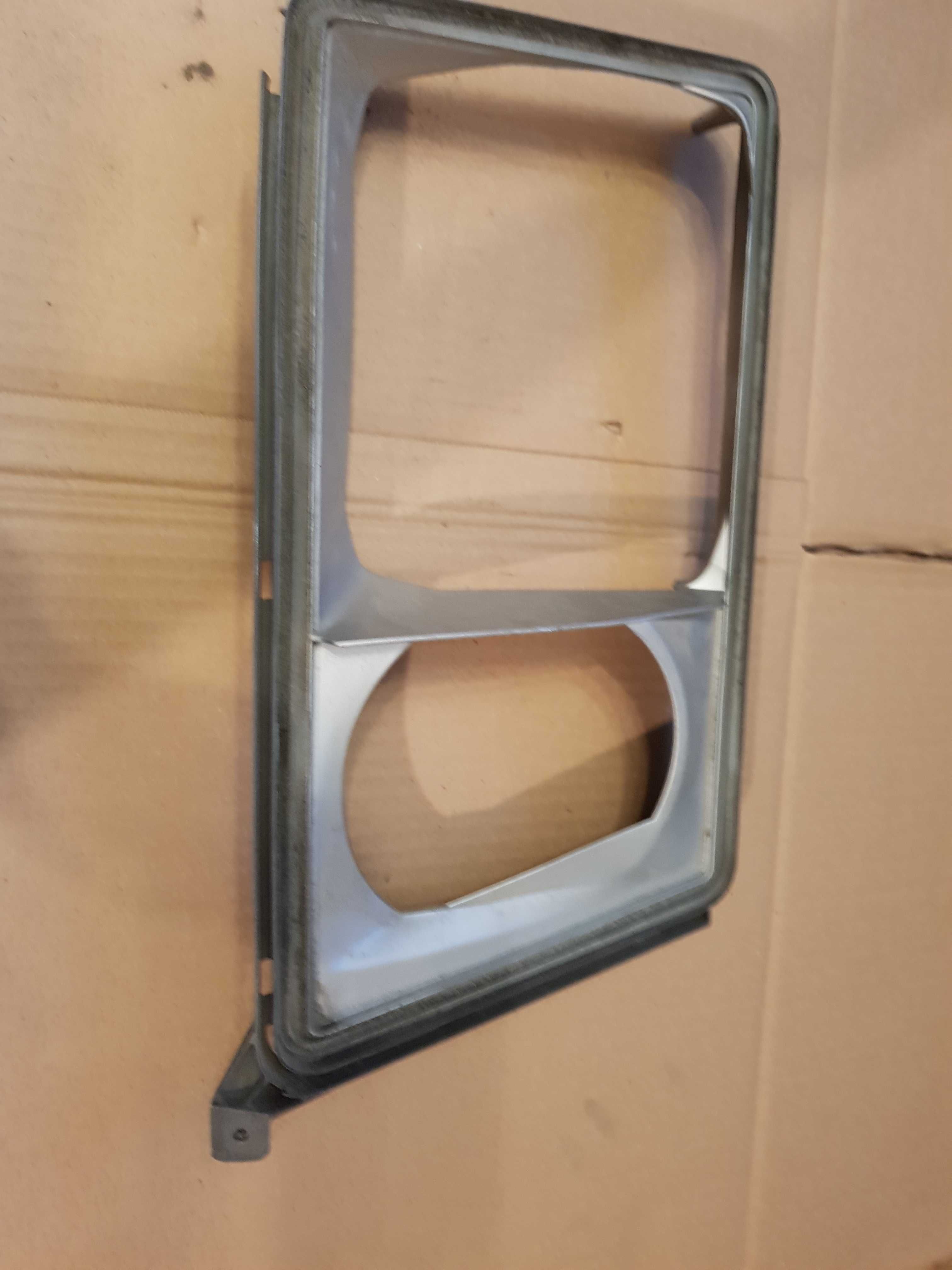 Ramka przedniej lampy mercedes W124 lewa lub prawa