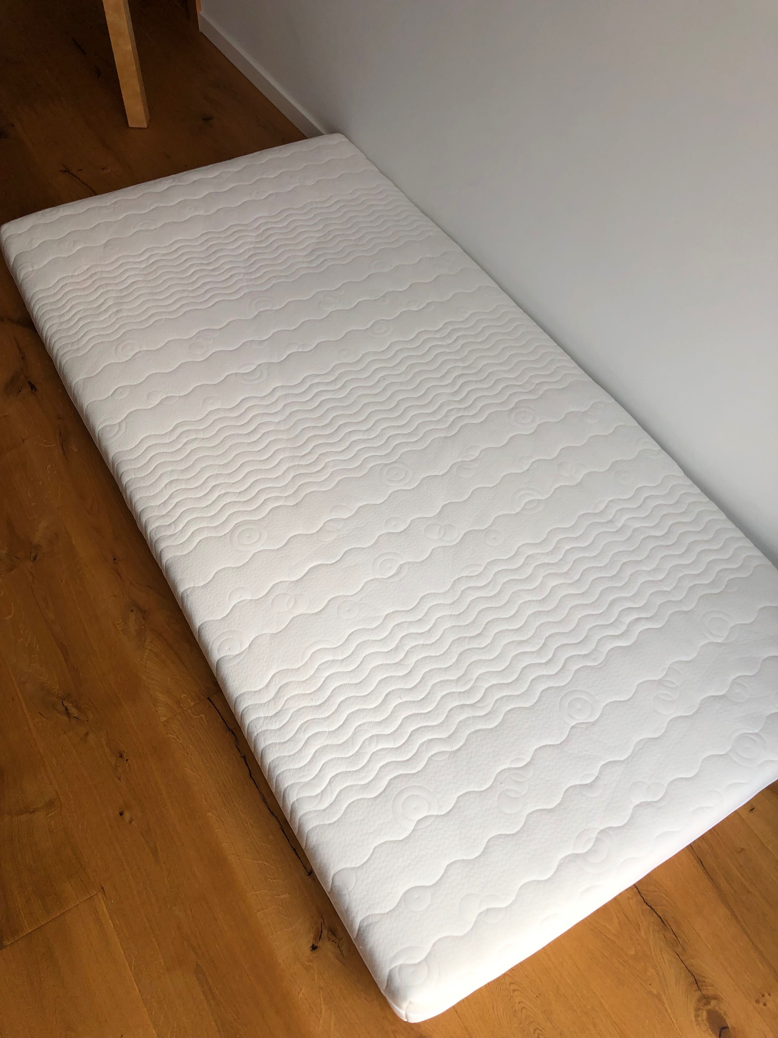 Wygodny materac lateksowy 100x200 - stan bdb