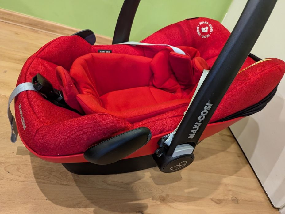 Fotelik / nosidełko Maxi Cosi Pebble plus,  + śpiwór, + przejsciowka