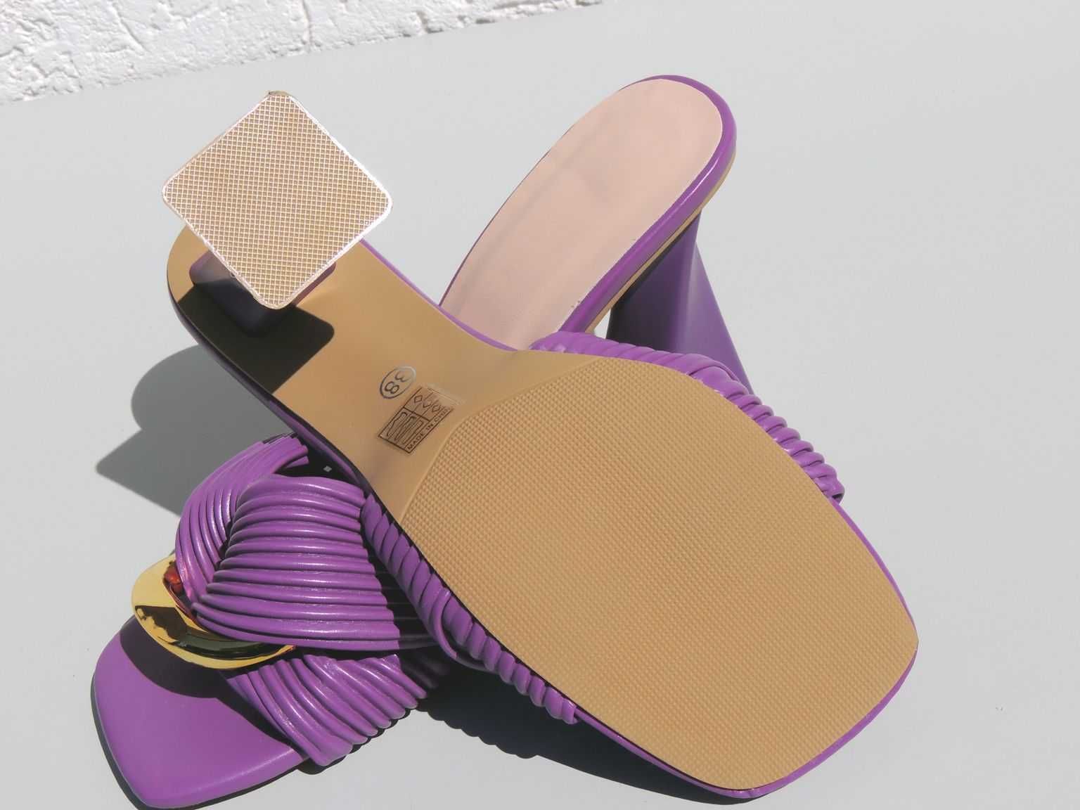 Eleganckie i stabilne klapki rozmiar 38