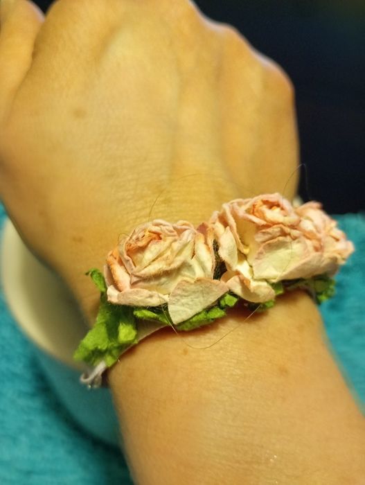 Pulseira com flores