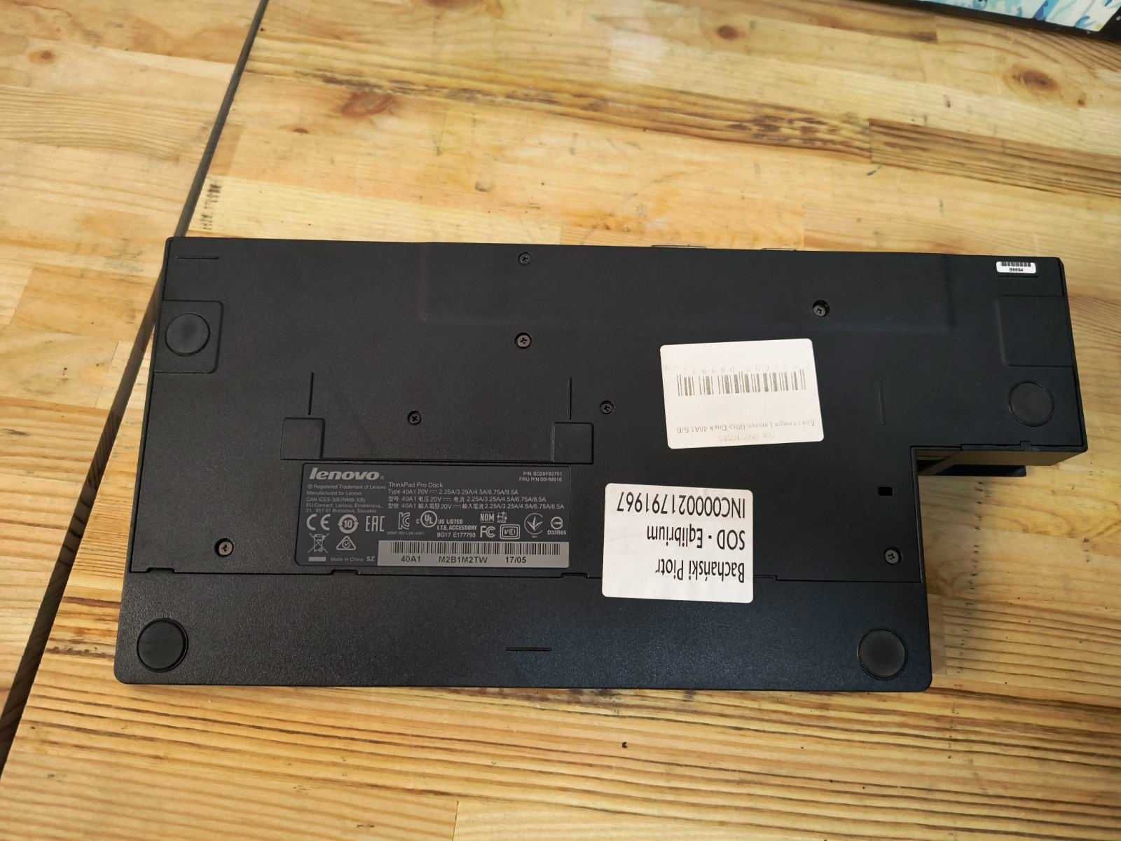 Док станція Lenovo Ultra Dock 40A1 - є кількість