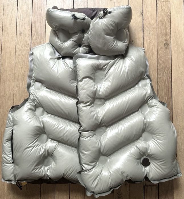 Продам жилетку Moncler