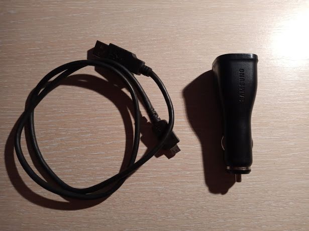 Продам USB адаптер в прикурювач Samsung.5v-2a.