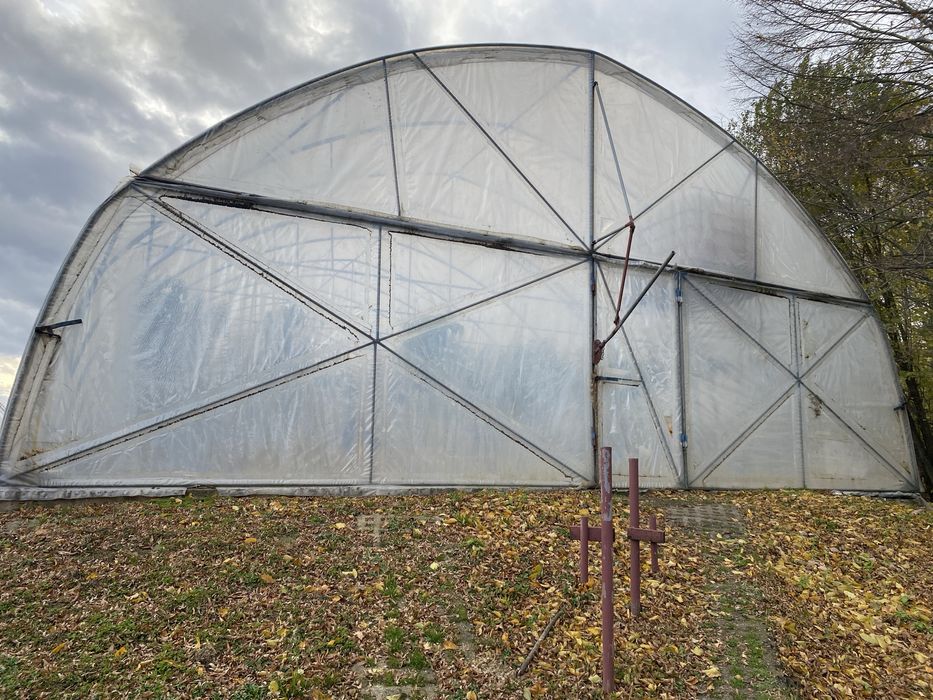 Tunele foliowe 2 sztuki wraz z wyposazeniem centralne nawadnianie.