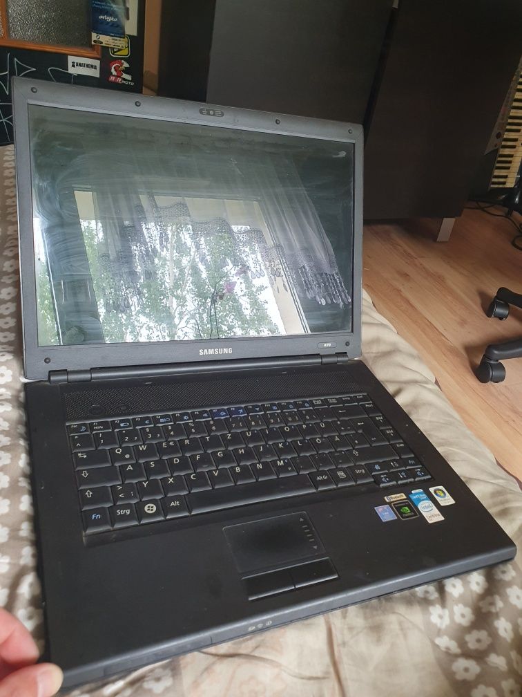Laptopy na części sztuk 3 I pół