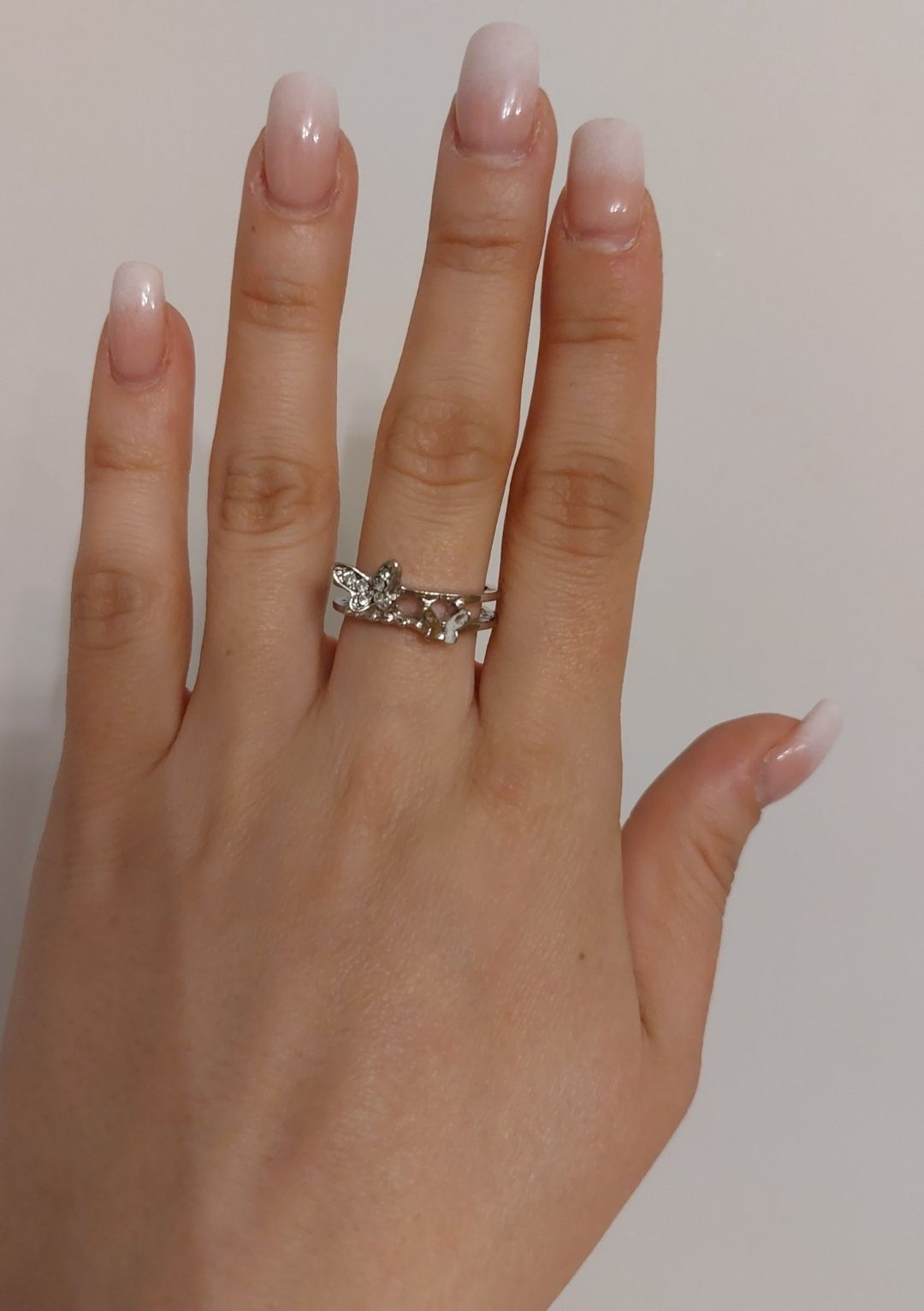 Piękny damski pierścionek z motylkami rozmiar uniwersalny regulowany