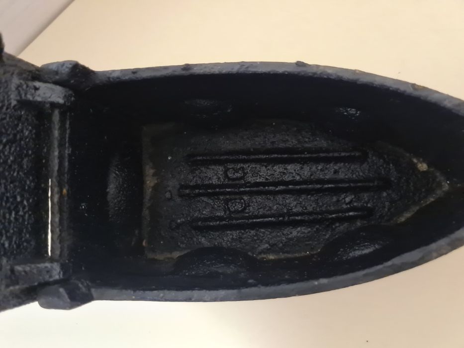 Antyk stare żelazko z duszą