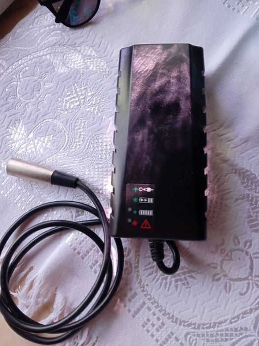 Зарядний пристрій